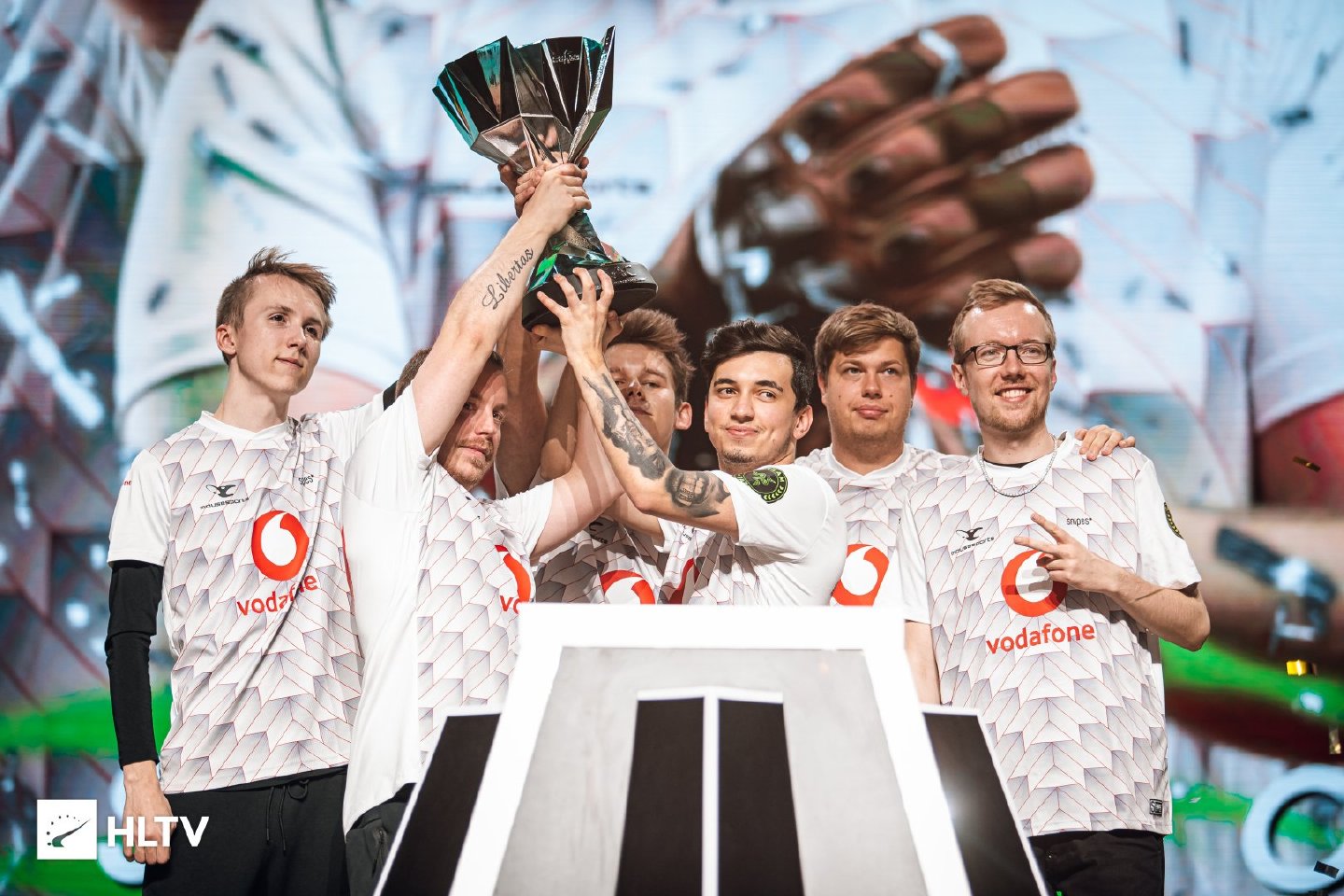 ZywOo vs m0NESY：CSGO第一狙击手之争与2025年赛事前瞻