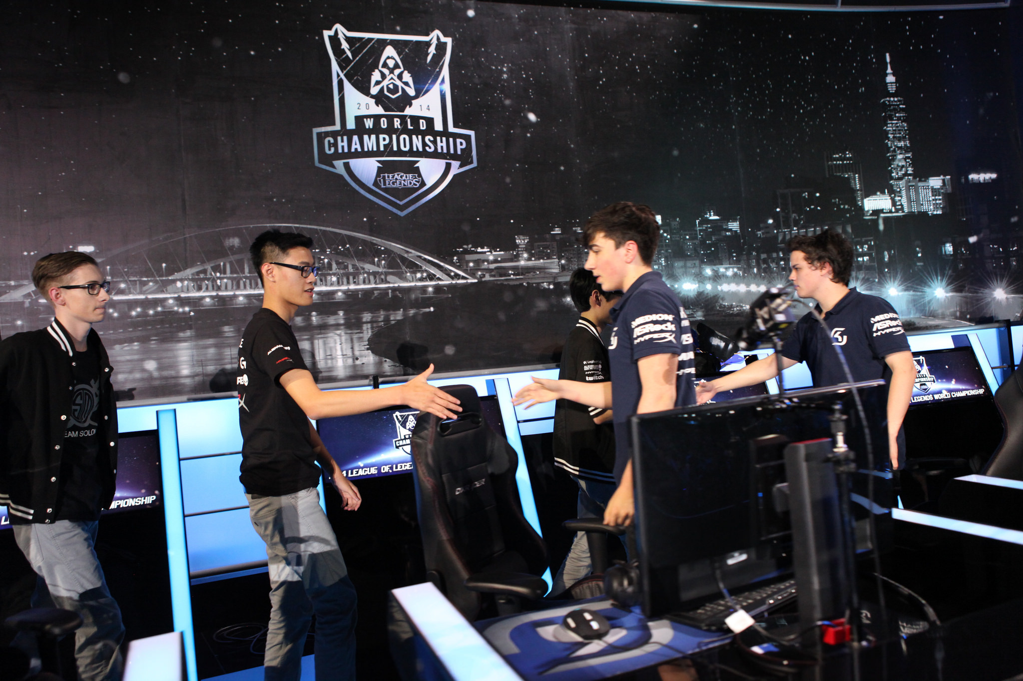 S15赛季LPL全华班阵容揭晓：韩国选手助力，多元融合引关注